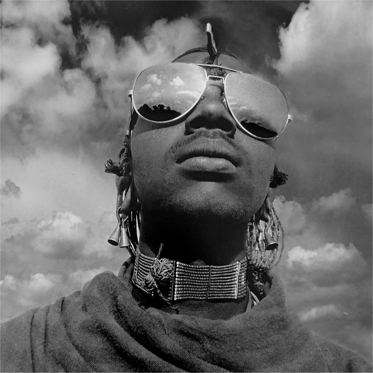 Fine Art Photography Signed Ltd Edition Print – MASAI Warrior Wearing Sunglasses