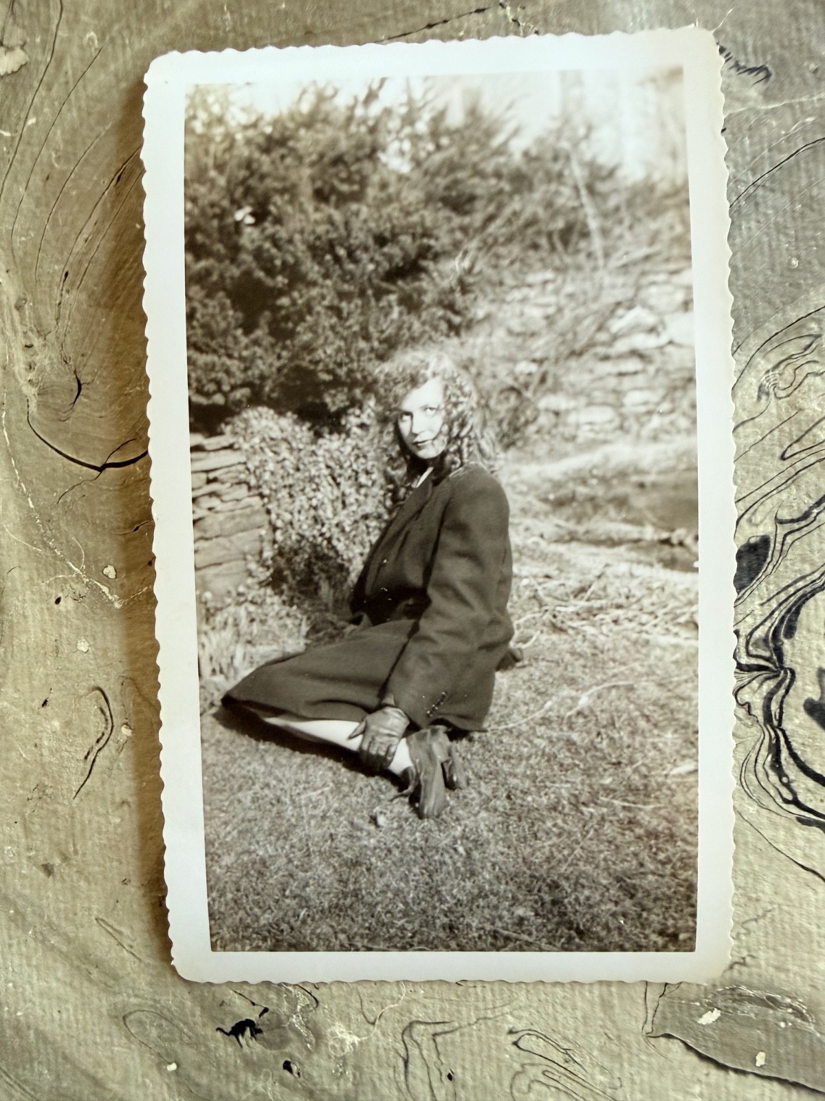 2 SEXY ALLURING WOMAN Original Black and White Photos 3 1/2″ X 6″