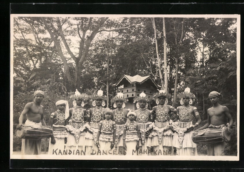 Photograph Mahakande / Sri Lanka – Ceylon, Kandian Dancers