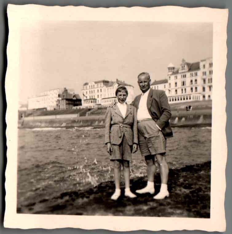 Vintage Photographs Bundle Juist North Sea Beach Holiday Family 5x Photo (K2007)