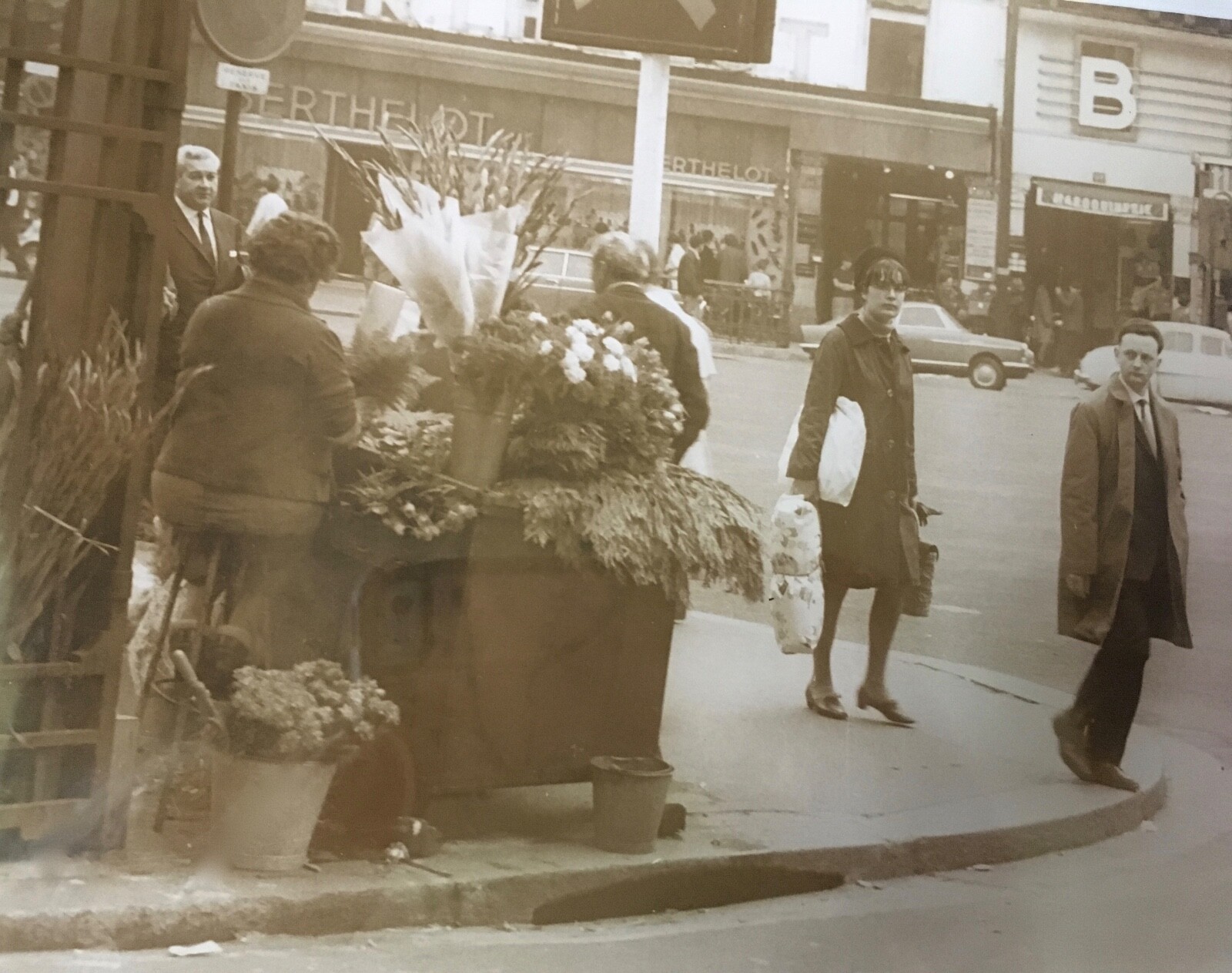 HENRY GASSER: (1909-1981) Photo “Flower Street Vendor ” Italy Ca 1950 Framed