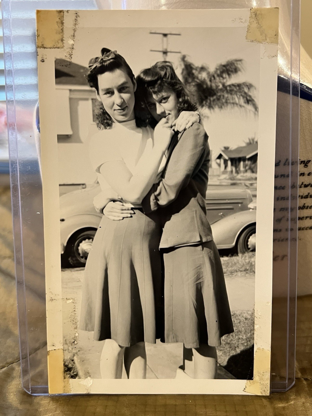 WW2 / 1940s Pretty Young Affectionate Women Photo – Gay / Lesbian Interest – #1