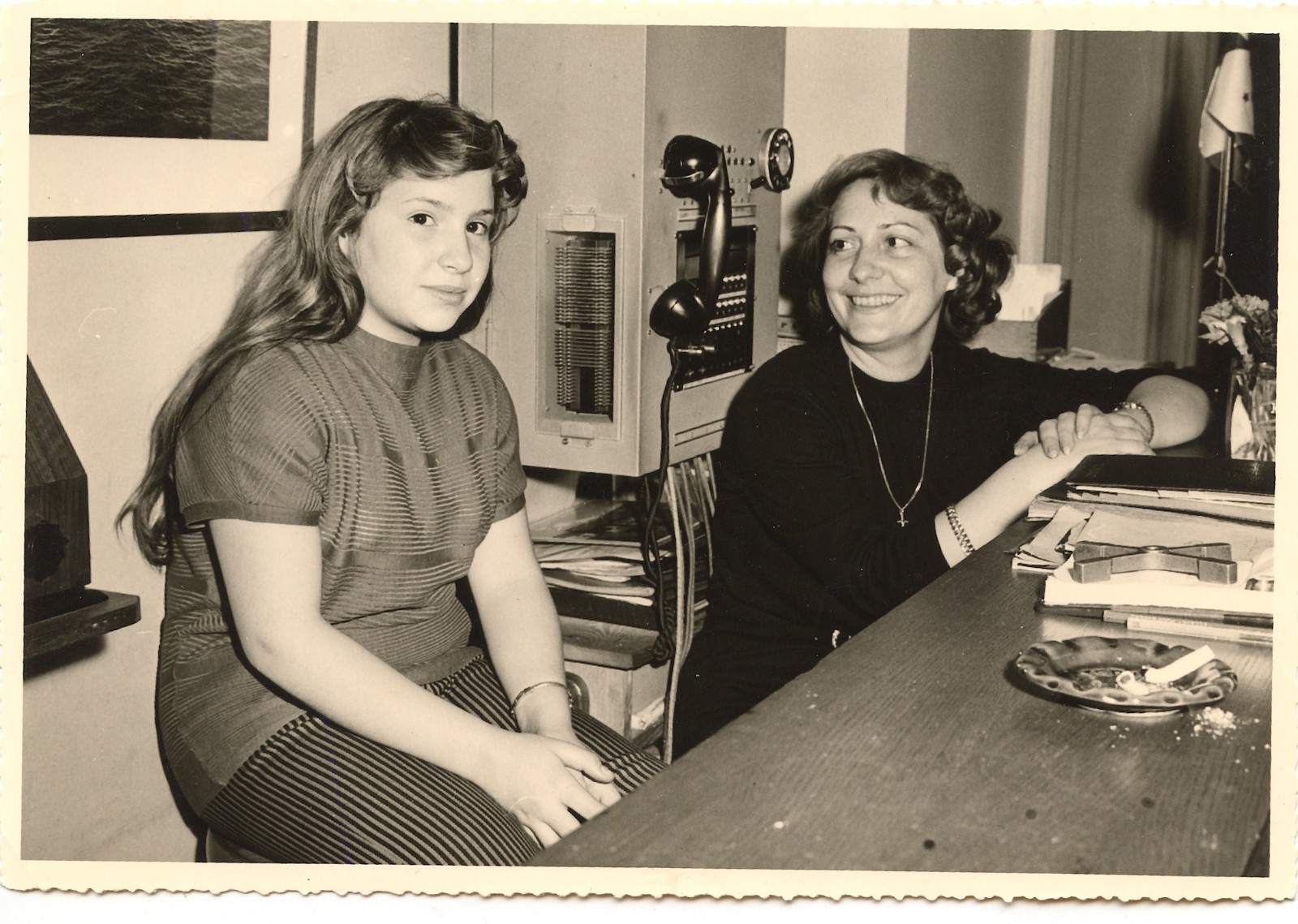 Women Seating Positions Office Cell Phone Standard Photo Antique An. 1950 60