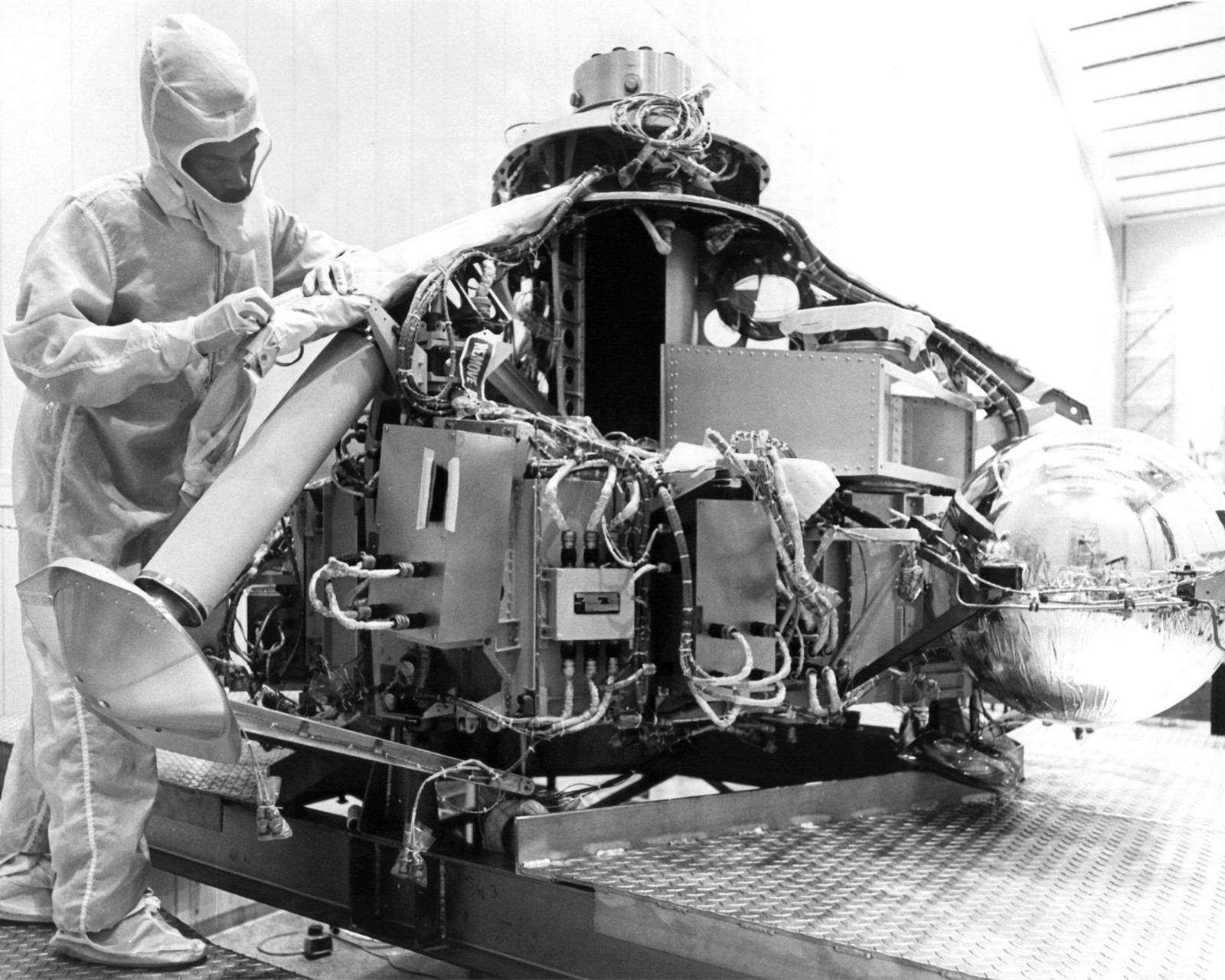 Viking I Spacecraft in Cleanroom 8″x10″ Photo Print 8×10