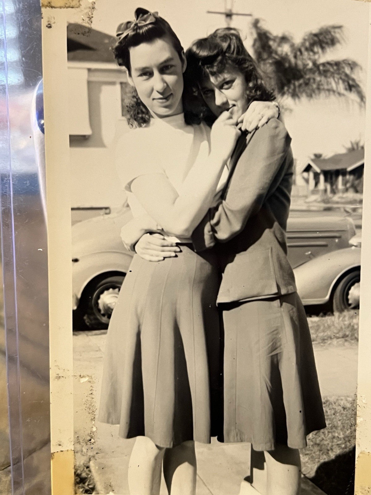 WW2 / 1940s Pretty Young Affectionate Women Photo – Gay / Lesbian Interest – #1