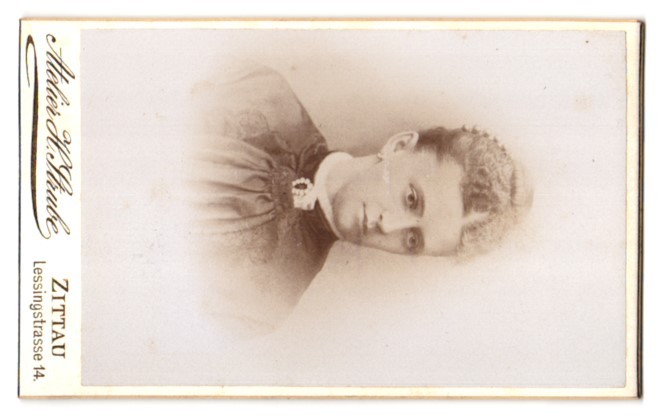 Photograph H. Strube, Zittau i. Sa., painting palette and monogram of the photographer