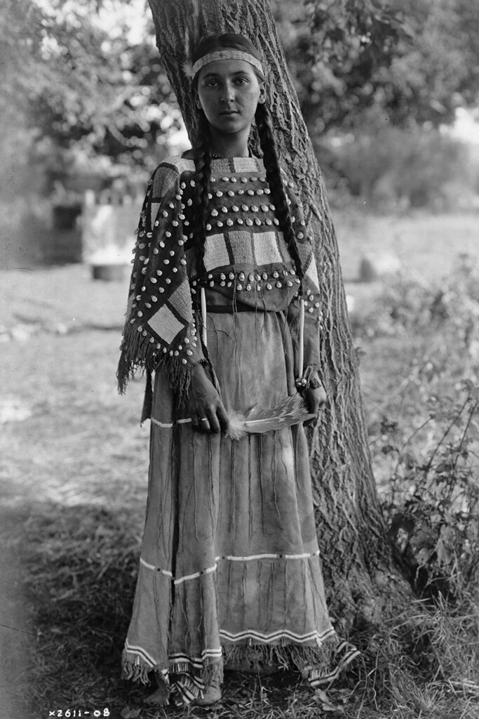 New Native American Photo: Maiden of Sioux, American Indian Tribe – 6 Sizes!