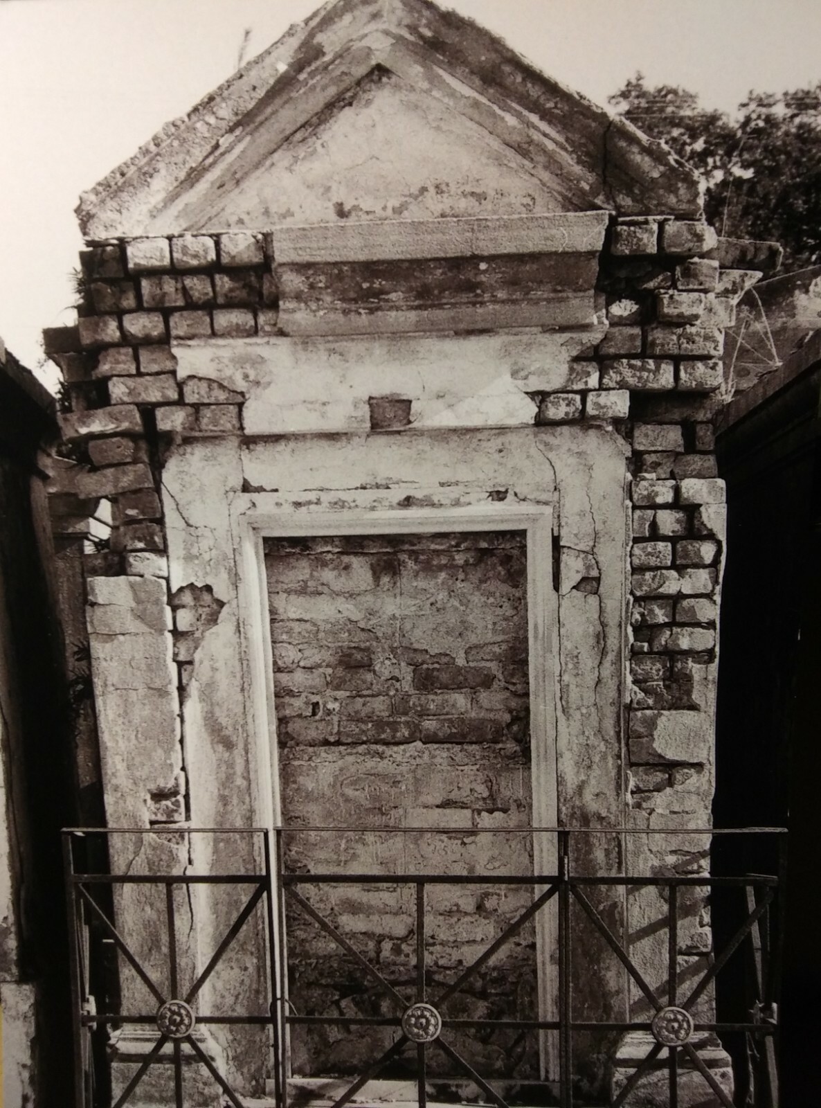 fine art photography prints – vintage New Orleans St. Louis Cemetery #2. 5×7 in.
