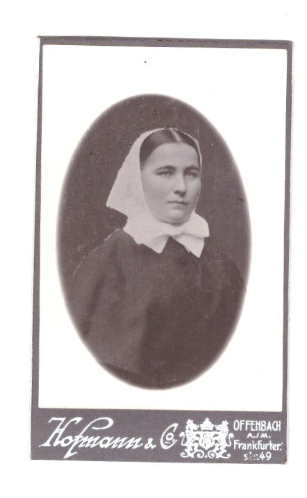 CDV photo around 1900, young woman, nurse, Offenbach