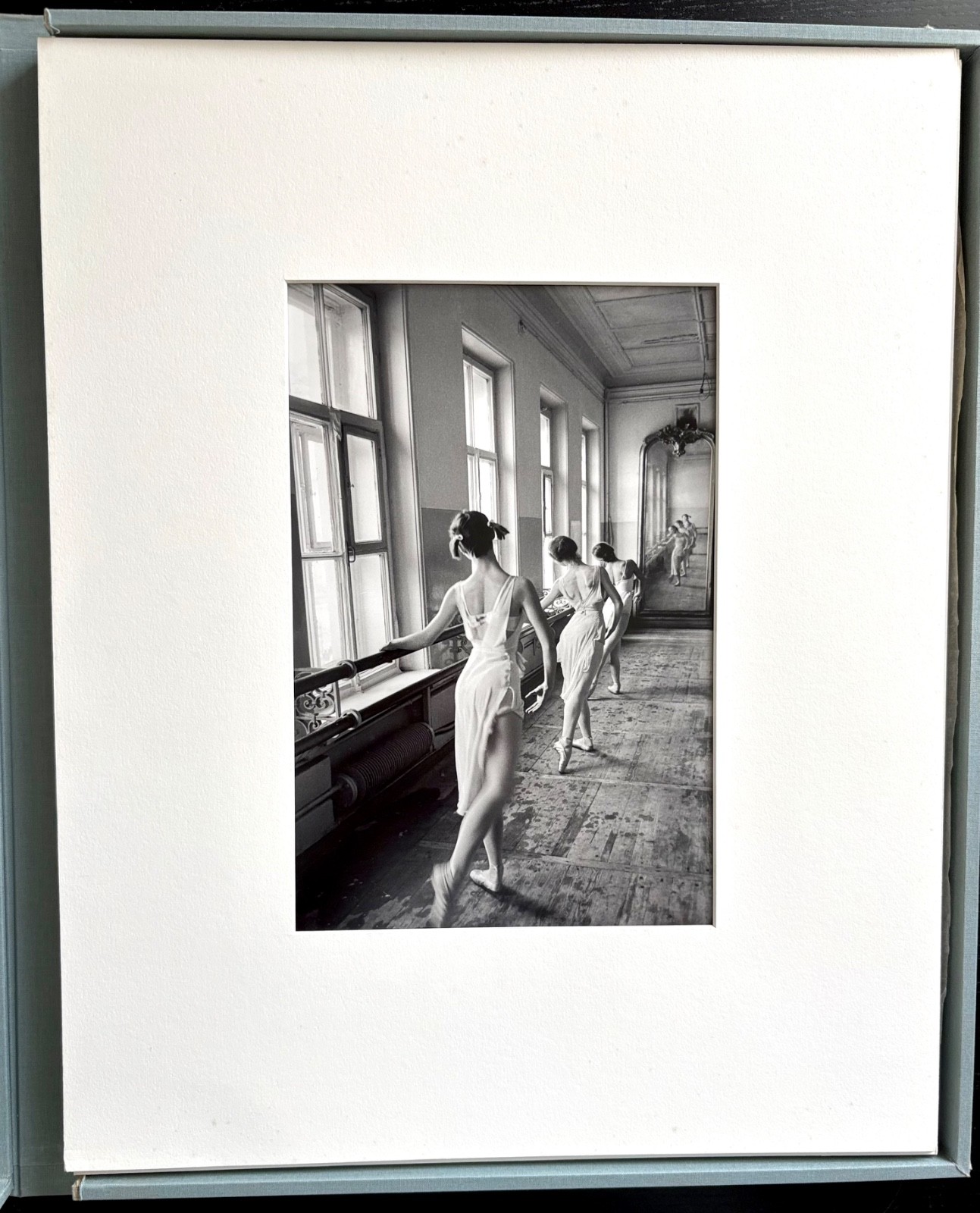 CORNELL CAPA: INT’L CENTER 30TH ANNIV. PORTFOLIO – 2004 – 5 PHOTOS – 27/100.