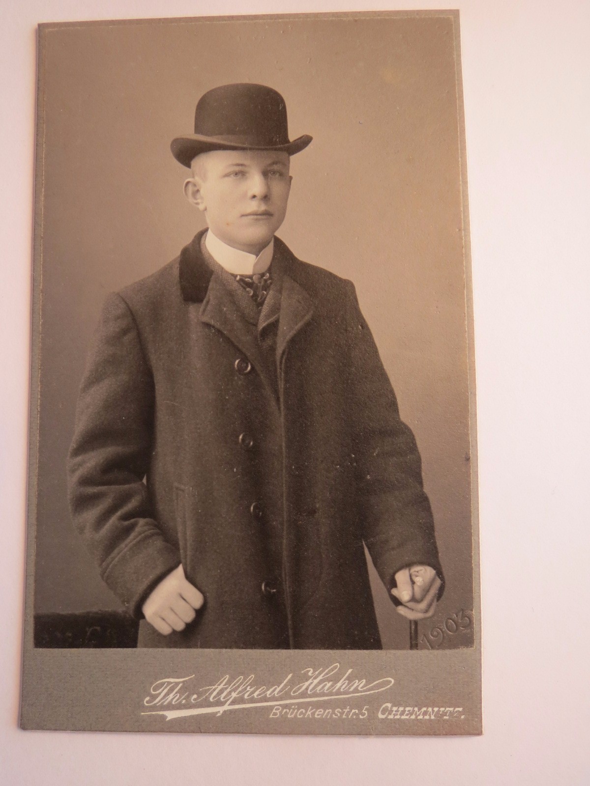 Chemnitz – 1903 – Kurt Zinger? as a young man in suit – coat – hat / CDV