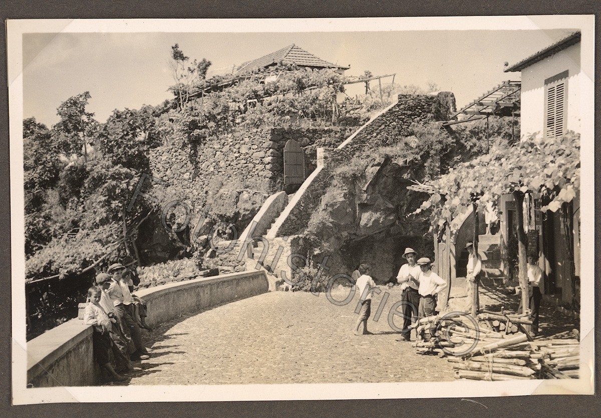Photo Portugal Madeira São Vicente Street Scene Children Wine Leaves 1934