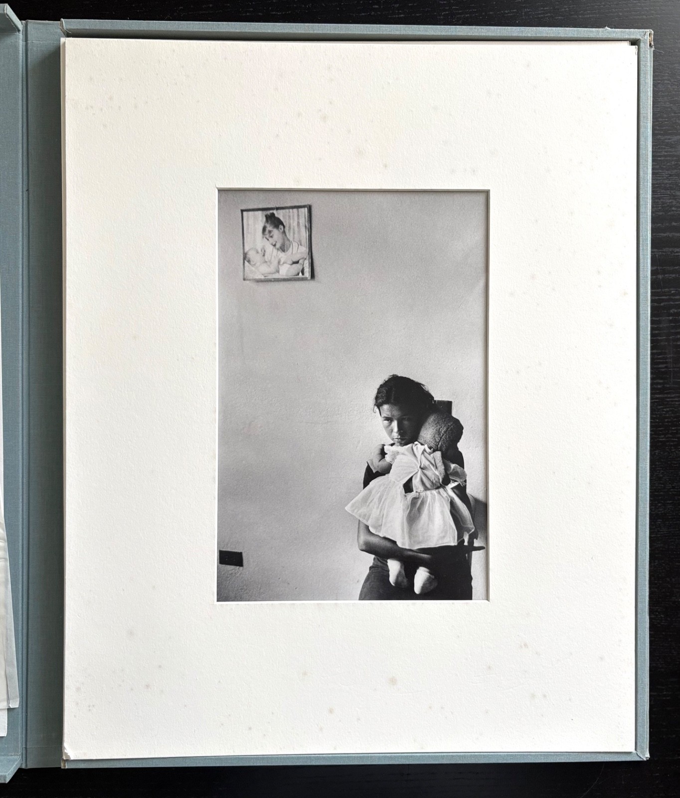 CORNELL CAPA: INT’L CENTER 30TH ANNIV. PORTFOLIO – 2004 – 5 PHOTOS – 27/100.