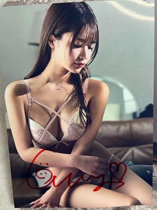 Mitsuri Nagahama autographed cheki photo and bonus item.