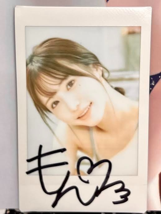 Moe Amatsuka autographed cheki photo and bonus item.