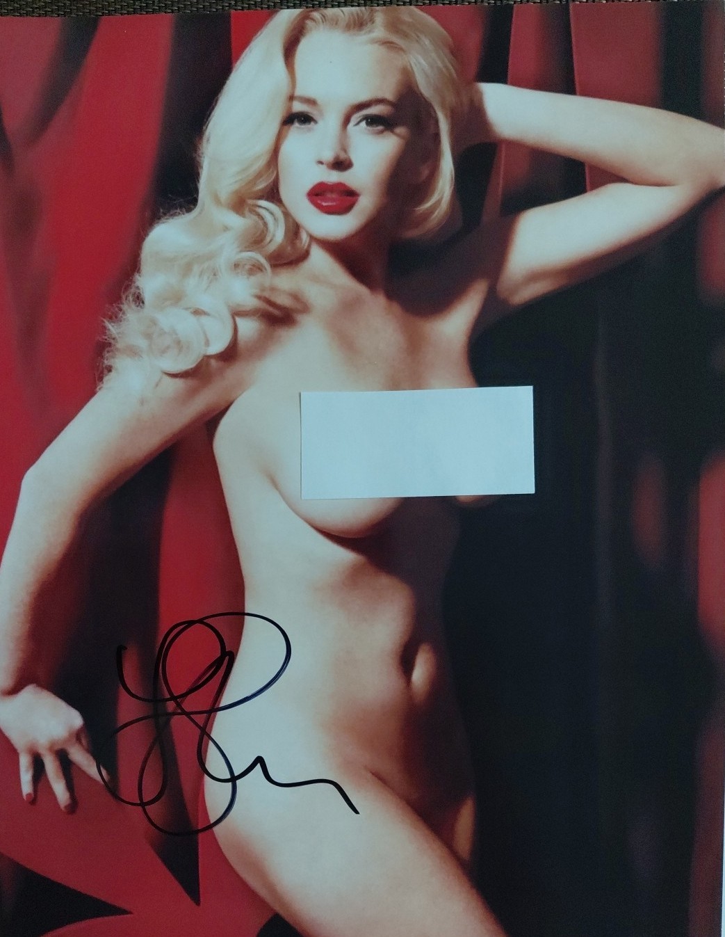 Lindsay Lohan / Actress Hand Signed 8.5 X 11 Autograph KCSTARS COA