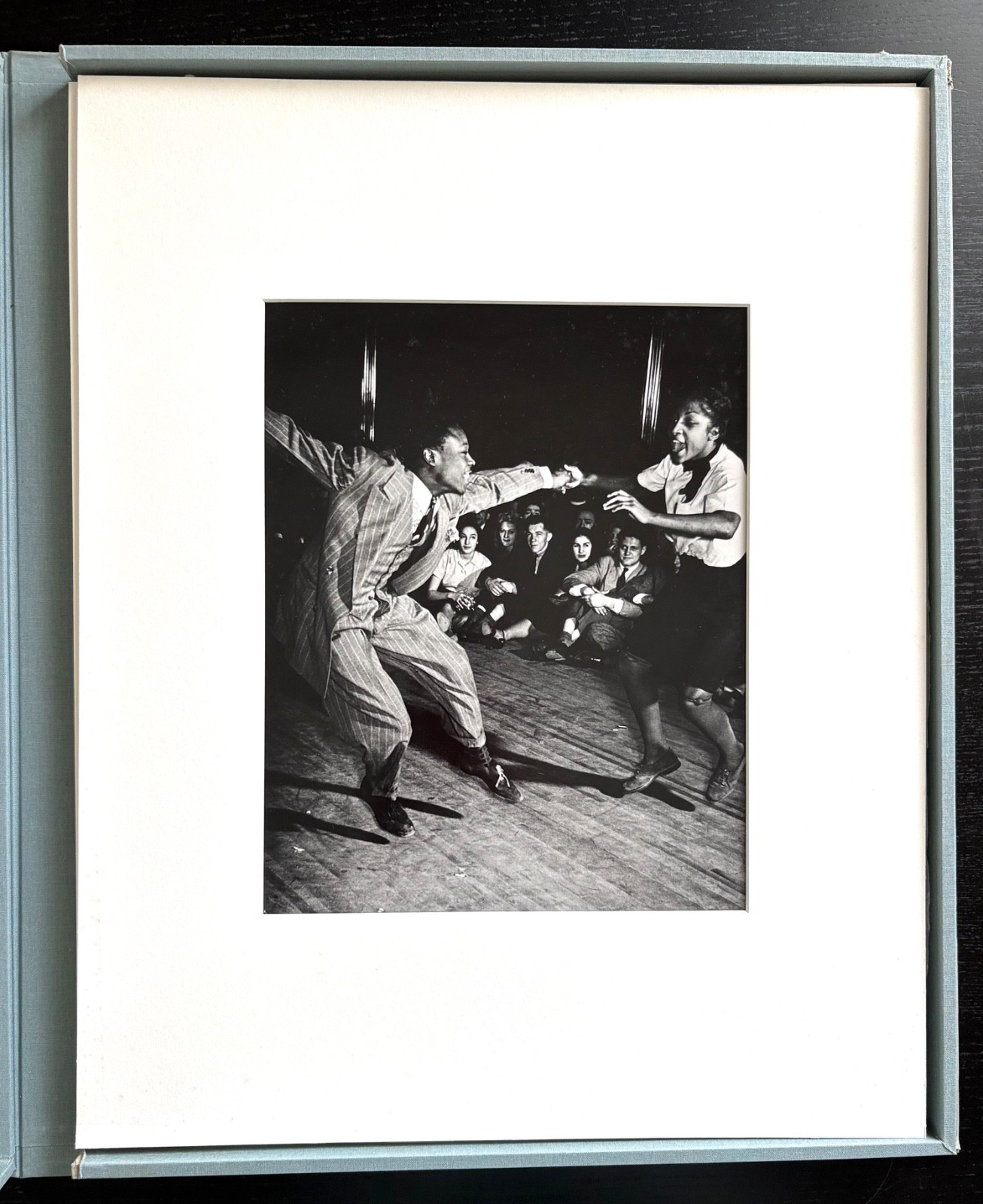 CORNELL CAPA: INT’L CENTER 30TH ANNIV. PORTFOLIO – 2004 – 5 PHOTOS – 27/100.
