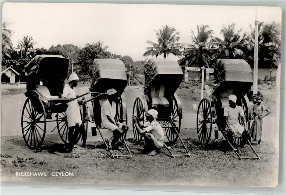 10700874 – Colombo costume rickshaw