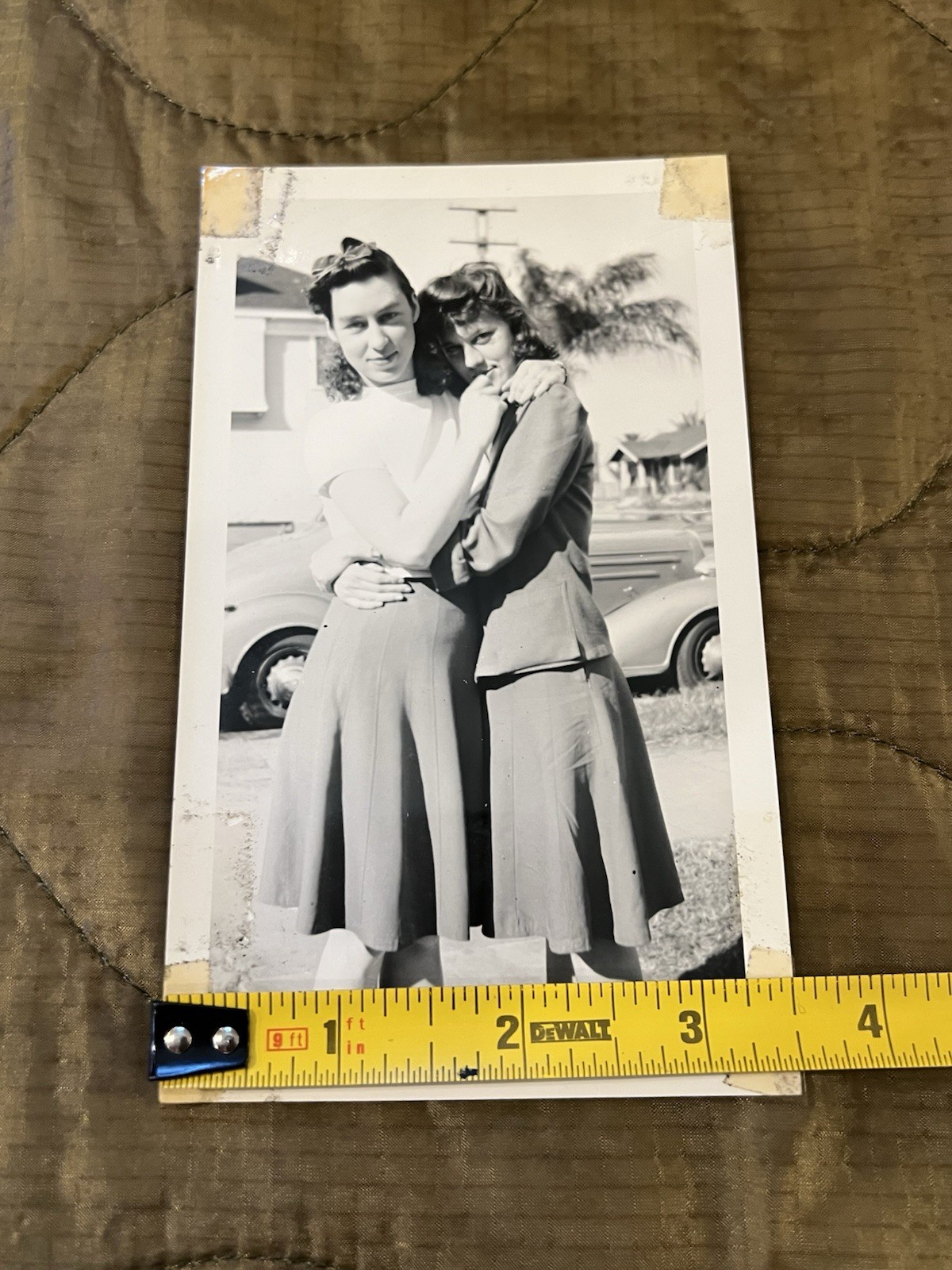 WW2 / 1940s Pretty Young Affectionate Women Photo – Gay / Lesbian Interest – #1