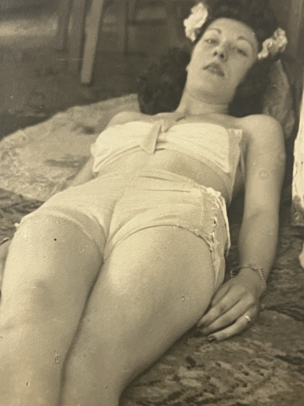 Vintage WW2 / 1940s Pretty Young Woman Photo – Bathing Beauty