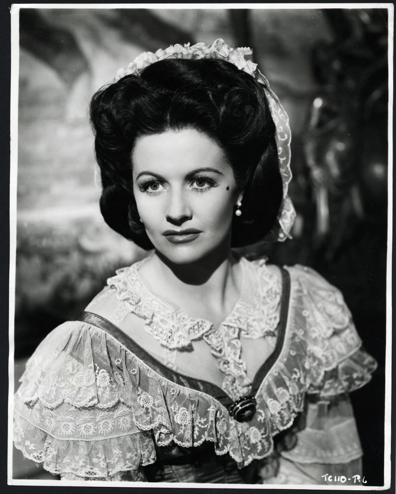 Larger Size, Margaret LOCKWOOD film British actress, Hungry Hill film, movie, Vi