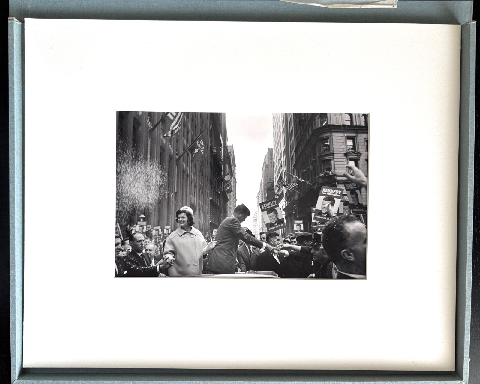 CORNELL CAPA: INT’L CENTER 30TH ANNIV. PORTFOLIO – 2004 – 5 PHOTOS – 27/100.