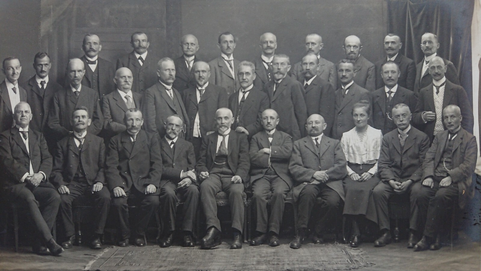 Old Picture Family Photo Hermann Arthur Lindacher Men Woman around 1900