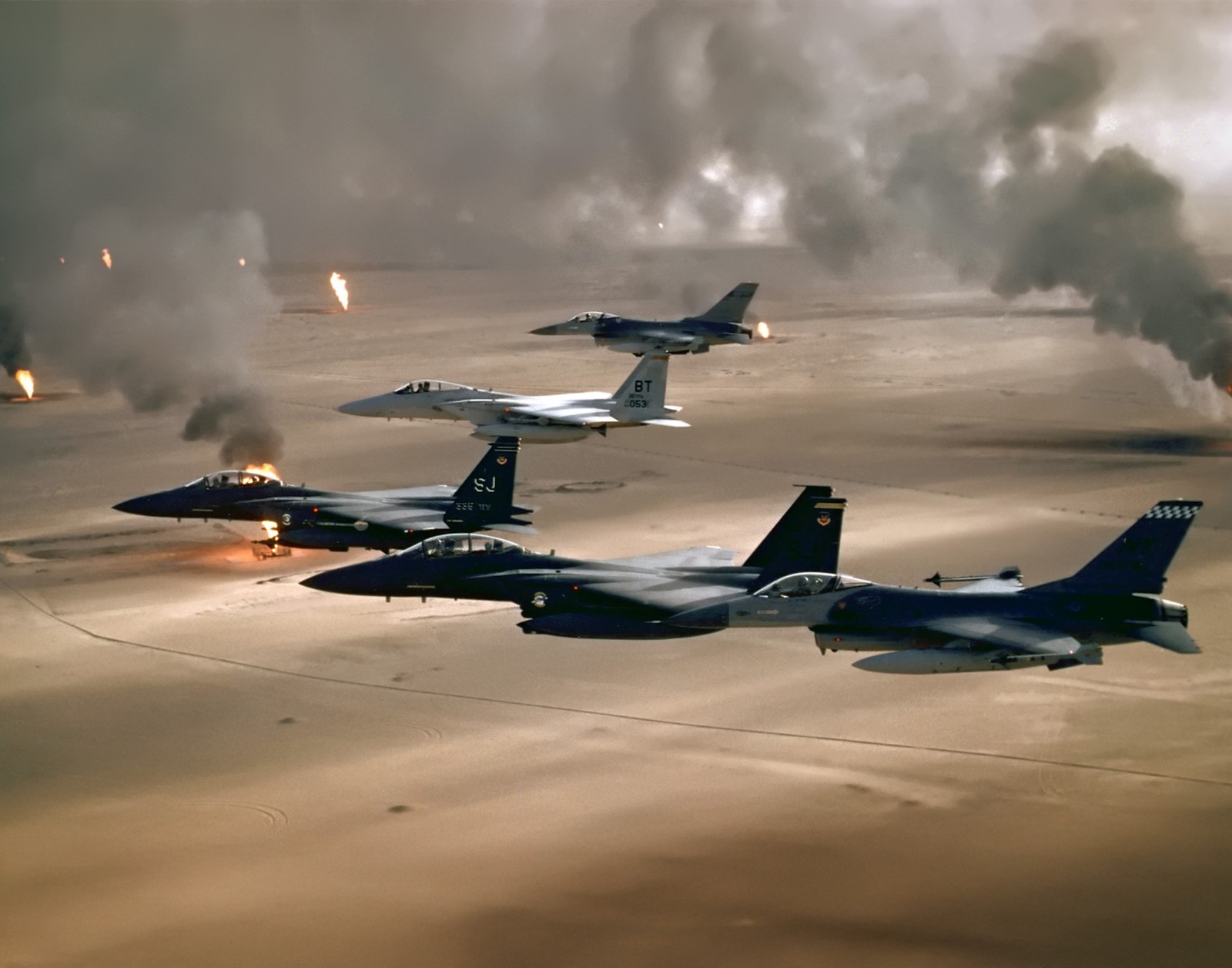 USAF F-16A, F-15C, F-15E During Desert Storm Photograph Print 11″x14″