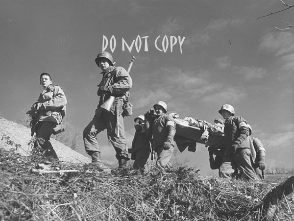 Fifth Army Evac Wounded Mt. Belvedere Italy Photo Reprint US Miltiary WWII 1945