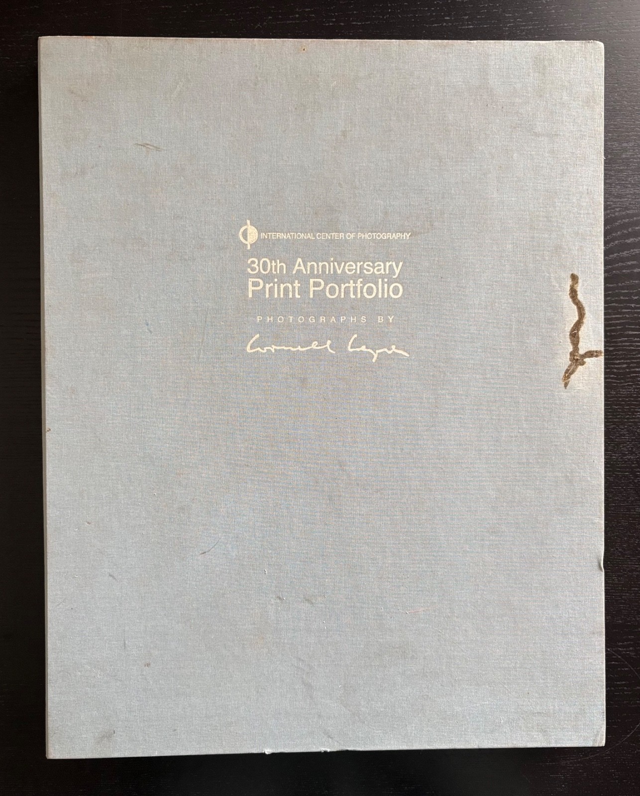 CORNELL CAPA: INT’L CENTER 30TH ANNIV. PORTFOLIO – 2004 – 5 PHOTOS – 27/100.
