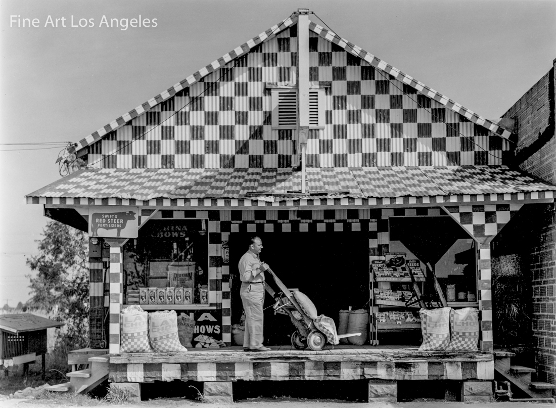 Esther Bubley photo, Feed Store, Standard Oil of New Jersey Project