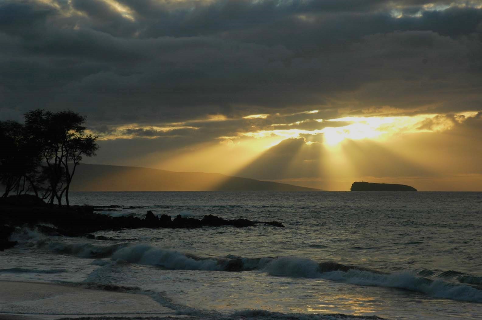 Maui Memories Set of 4 – Hawaii Photo Prints: Black Sand Surf Big Beach Sunset