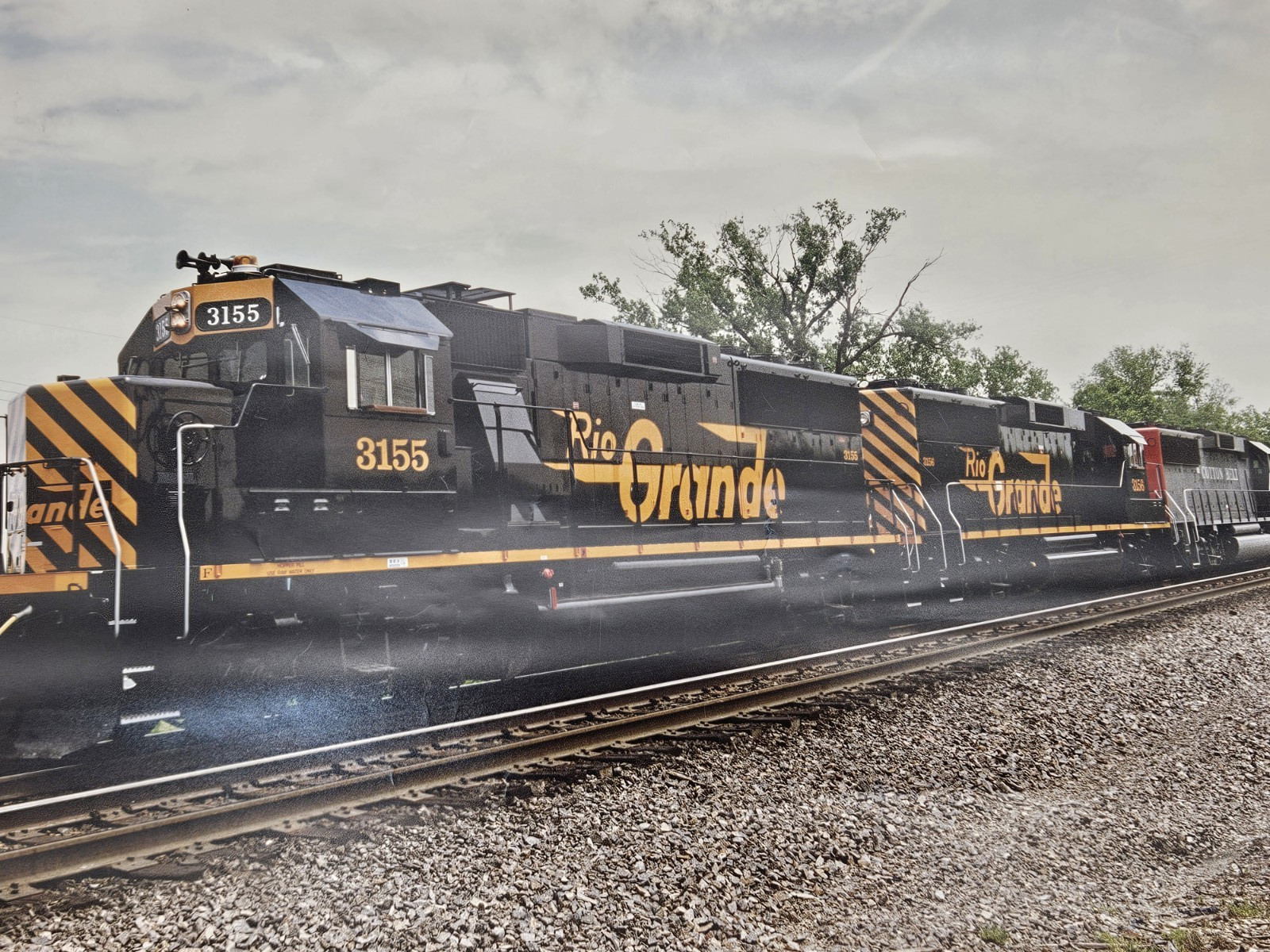 Large Print (17″x12″) D&RGW GP60 #3155 Train Photo 1980s-90s Some Wrinkling Nice
