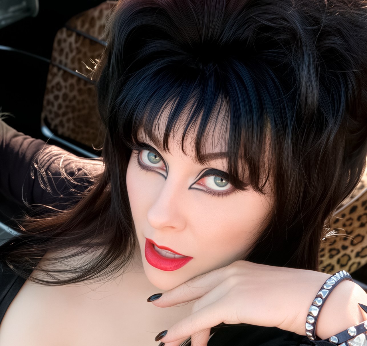 Sexy Elvira Mistress of the Dark in Macabre Mobile Metal Sign Wall Art 14″ x 11″