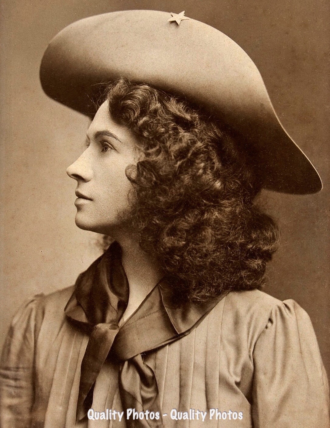 Annie Oakley Profile 8.5×11″ Photo Print Sharp Shooter Star Wild West Show 1903