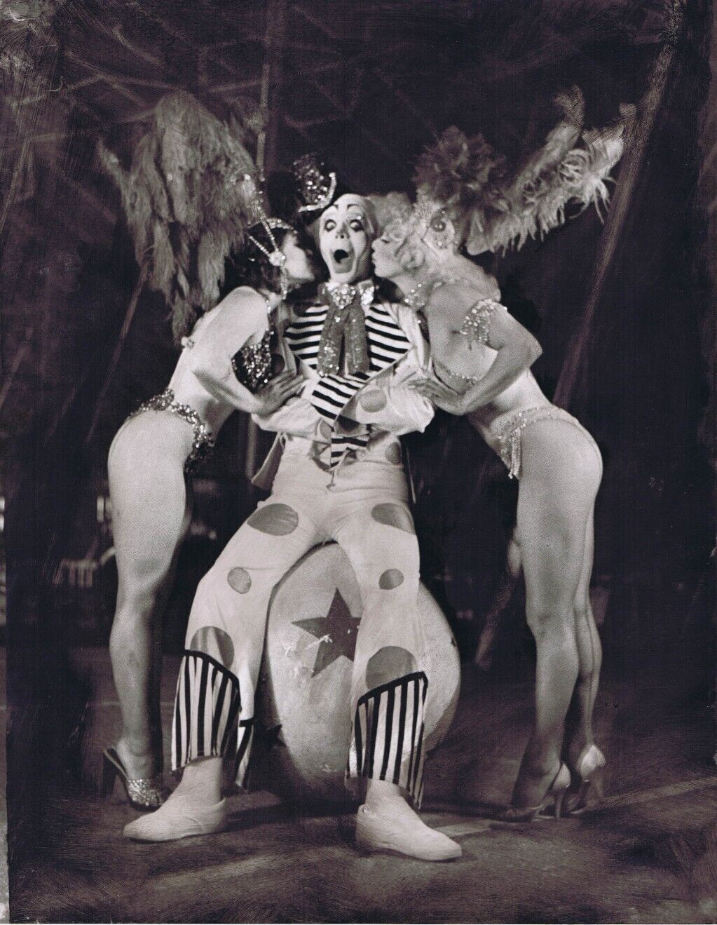 NEWLY FOUND! ROLLAND HENDRICKSON Orig B&W Photo 11×14″ SHOWGIRLS CLOWN MP16