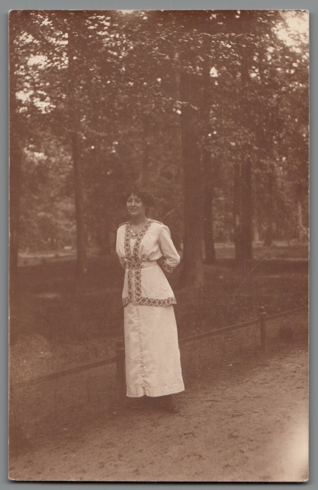 Photo Young Woman Fashion Berlin Wilmersdorf 18.05.1914 Park Portrait (F1296)