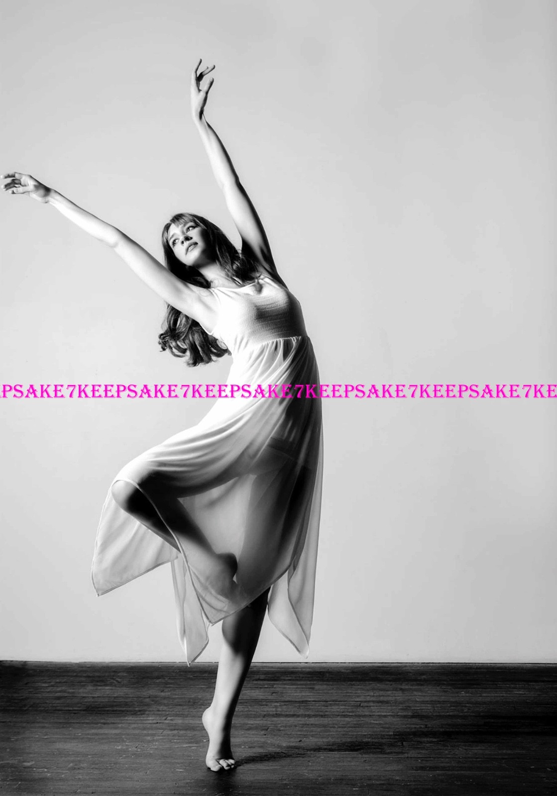 BEAUTIFUL AND SENSUAL LONG-HAIRED DANCER LARGE PHOTO D-DANCE2
