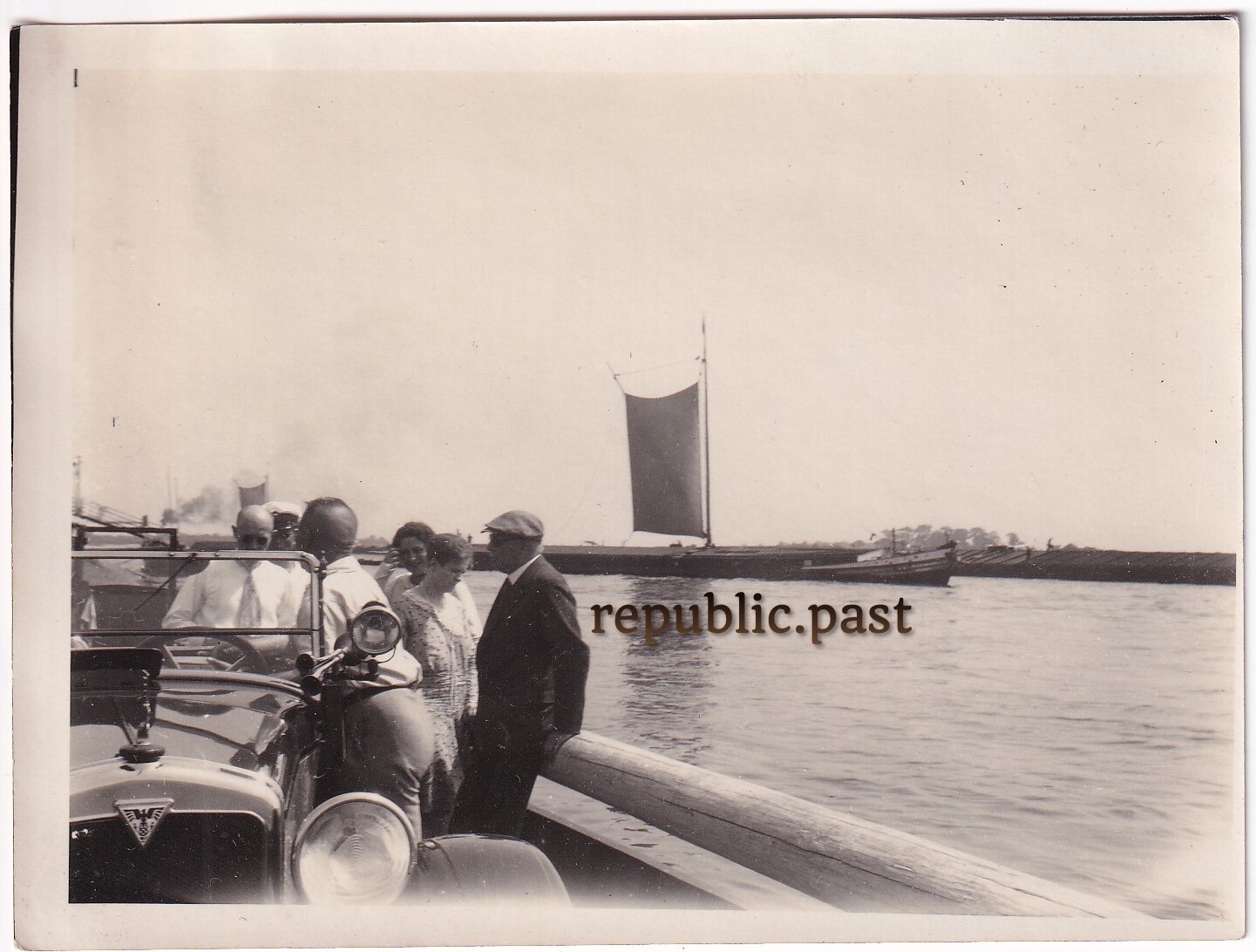 Photo Car Passenger Car Eagle 6 Standard Roadster on a Ferry, Emblem 1930s (P51)