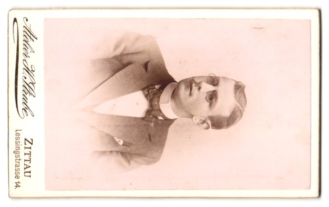 Photograph H. Strube, Zittau i. Sa., band with monogram of the photographer