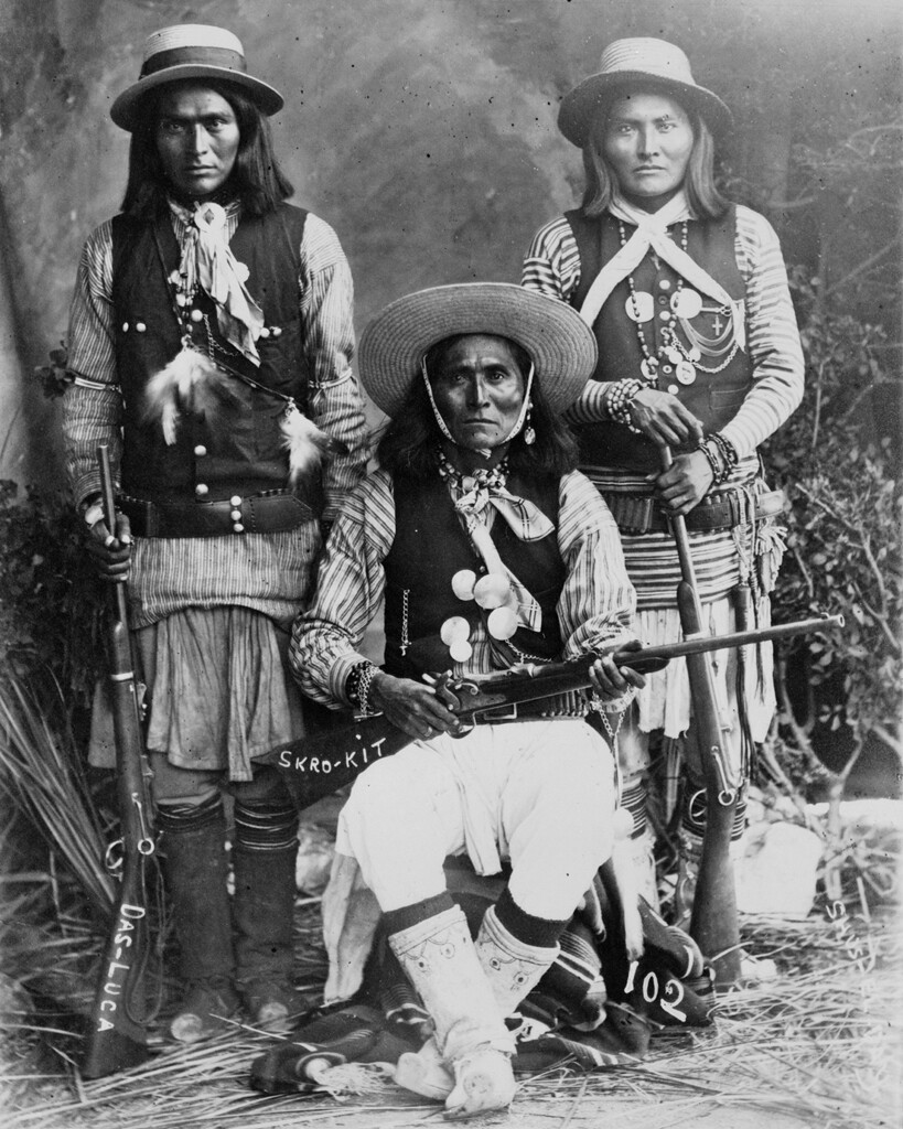 New Native American Photo: 3 White Mountain Apache Indians with Rifles – 6 Sizes