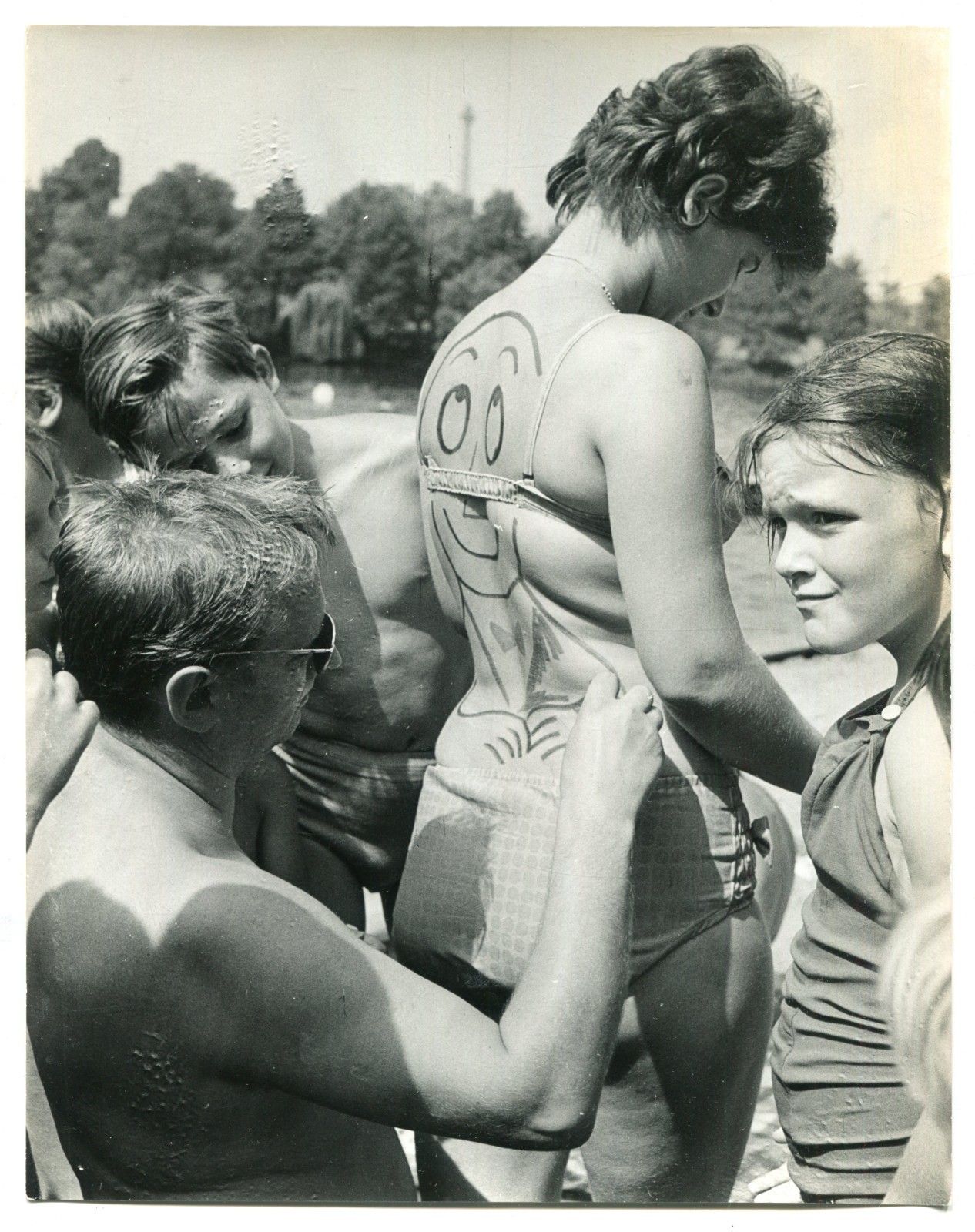 5 old photos painting on the beach, 18x24cm