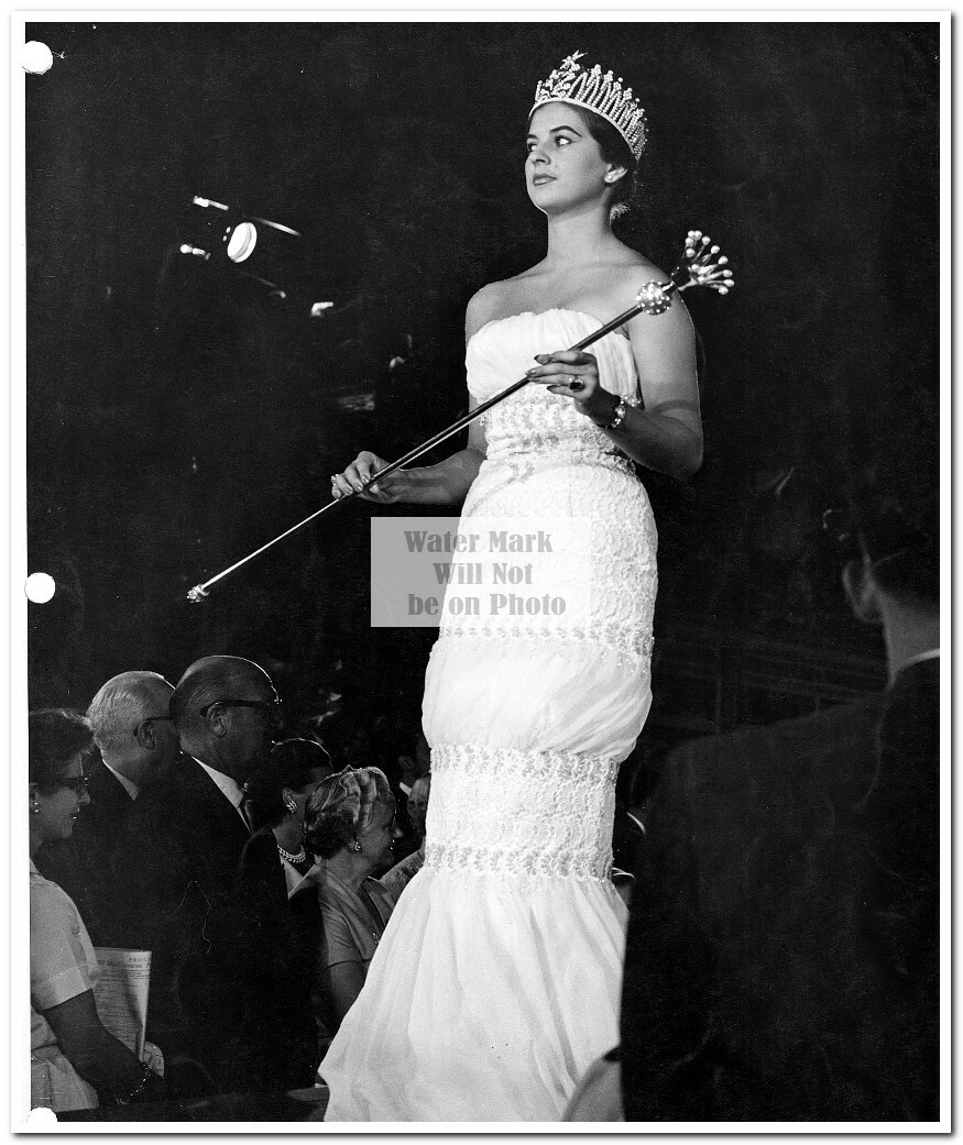 Luz Zuluaga – Miss Universe 1958 from Columbia-Press Photos #1-13 (8″X10″) Rare