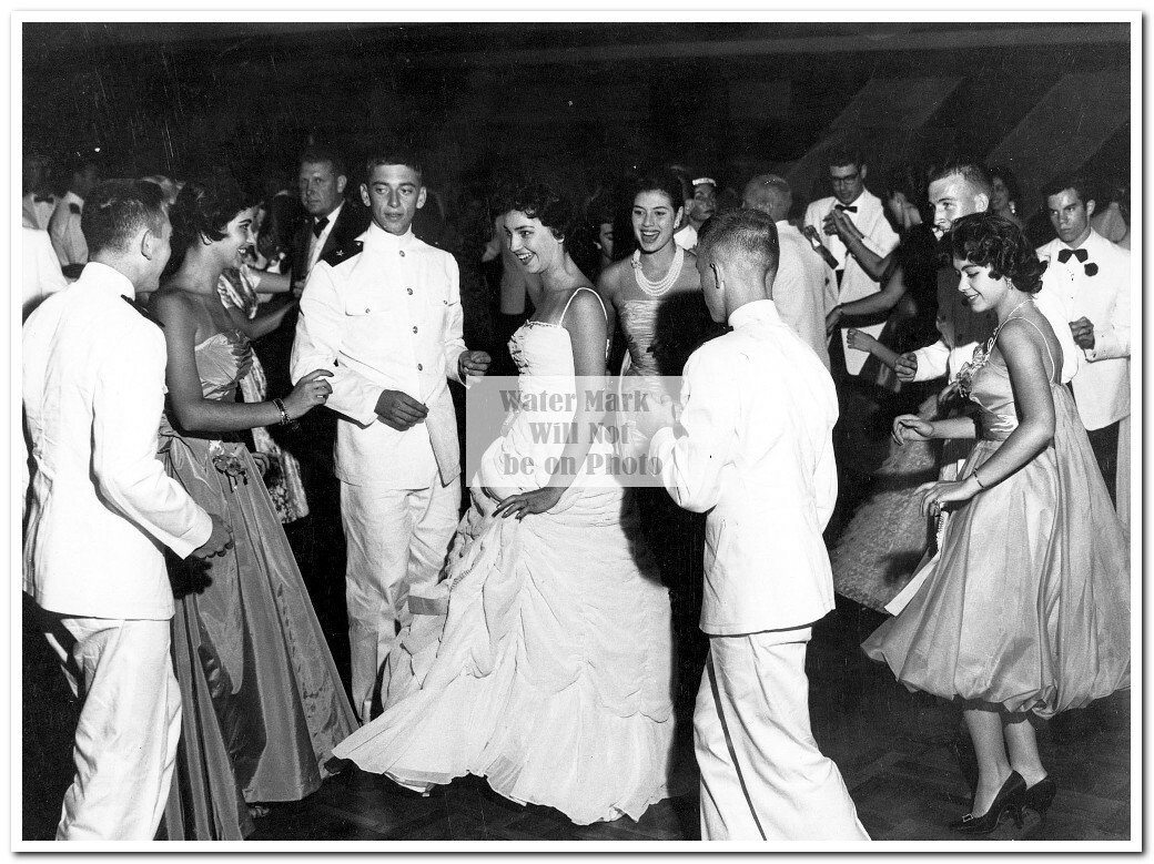 Luz Zuluaga – Miss Universe 1958 from Columbia-Press Photos #1-13 (8″X10″) Rare