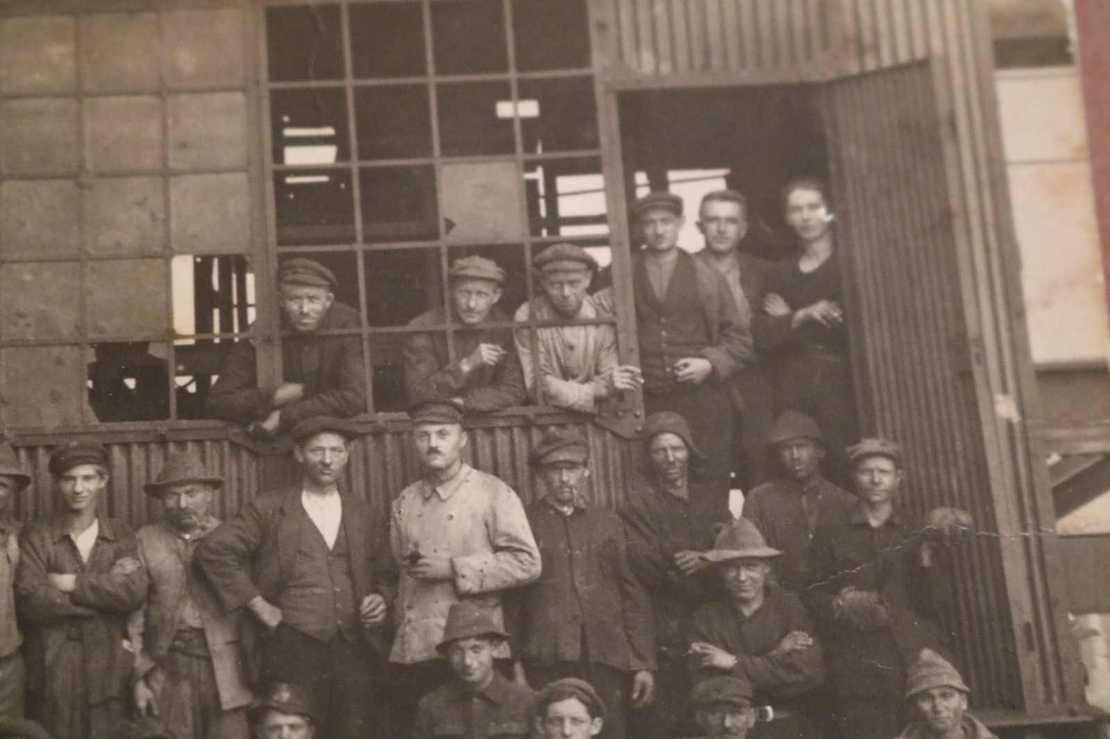 Great old group photo workers 1924 sign?