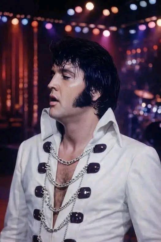 ELVIS PRESLEY 8×10 Original Photo Iconic Portrait Collectible Memorabilia rock
