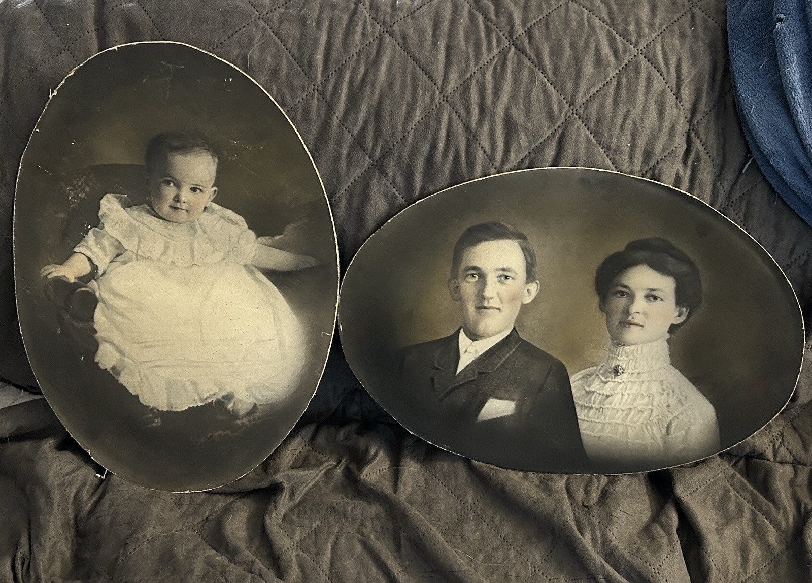 2 Antique Large Oval Photos Of Baby & Parents (19×14) Bow In Photos