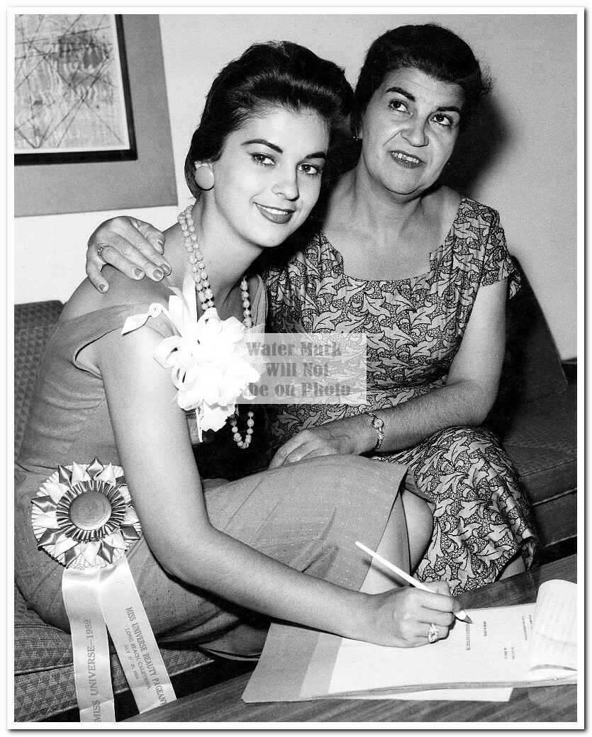 Luz Zuluaga – Miss Universe 1958 from Columbia-Press Photos #1-13 (8″X10″) Rare