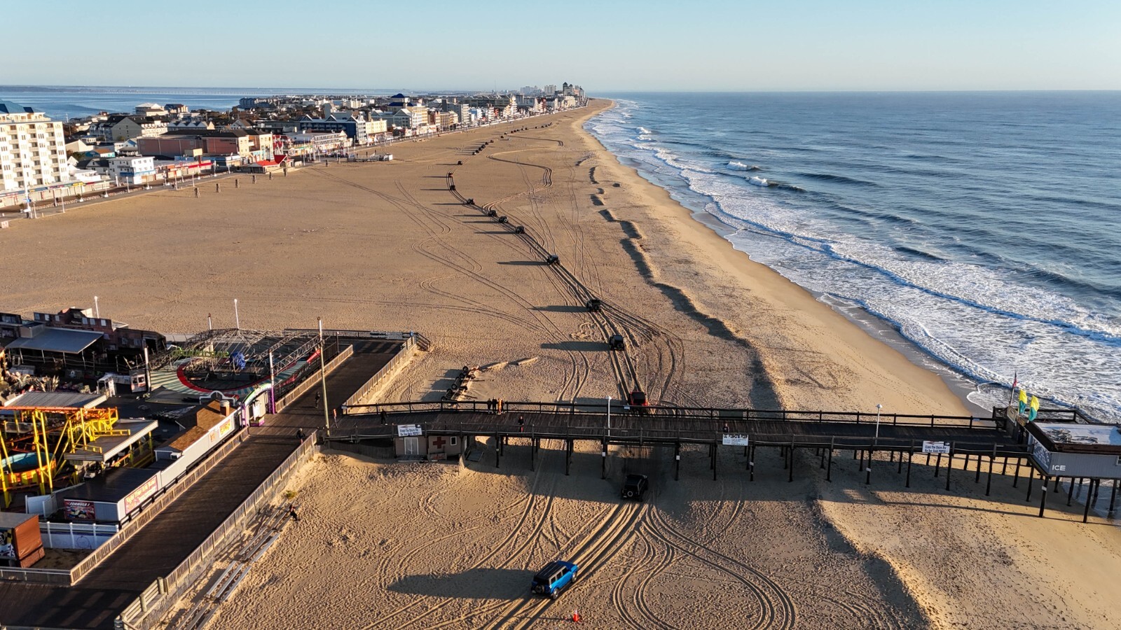 Digital Image Photo Pic Wallpaper Background Ford Broncos Beach Pier 4023×2068
