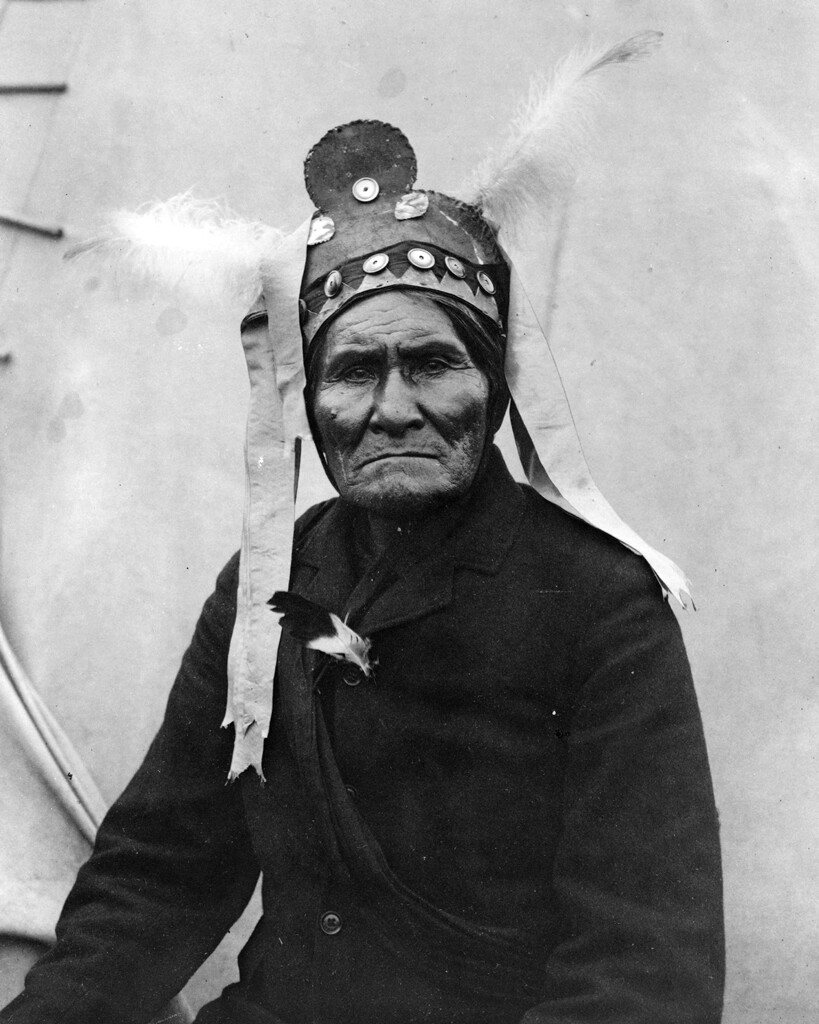New Native American Photo: Geronimo, Chief of Bedonkohe Apache Indians – 6 Sizes